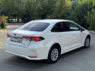 geeli coolray: Toyota Corolla: 2021 г., 1.8 л, Вариатор, Гибрид, Седан — 7