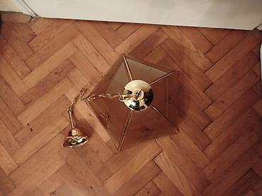 Rasveta: Zuckasti stakleni retro luster Donji kao precnik oko 34 cm. Visina — 7