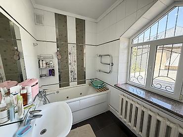 Долгосрочная аренда домов: 600 м², 6 комнат и более, Киргизия 1 — 18