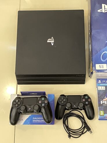 ps4 oyun disk: PS4 PRO 1TB. İdeal vəziyyətdədir. Klubdaki PS-lar ilə səhv salmayın