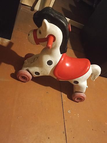 beşik oyuncağı: Uşaq üçün təkərli minik atı (ride-on) - Material: möhkəm plastik — 1
