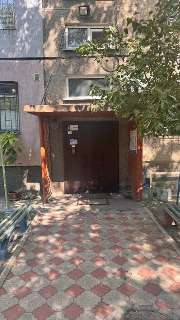 молодая гвардия московская: 1 комната, 32 м², 104 серия, 2 этаж, Старый ремонт