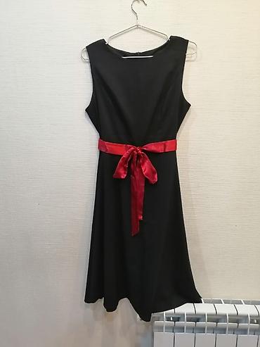 Qadın geyimləri: Qara rəngli klassik qadın donu S/M - Model: qolsuz, yüngül A-kəsim — 1