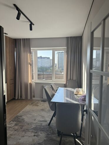 продажа квартир в бишкеке без посредников 2022: 2 бөлмө, 79 кв. м, 108-серия, 3 кабат, Дизайнердик ремонт