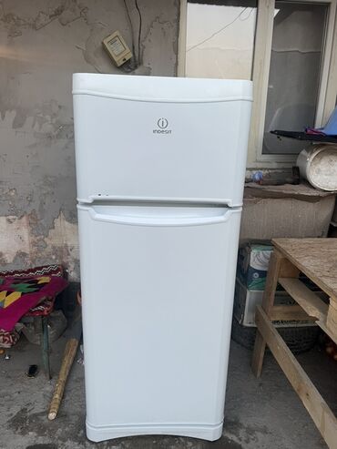 меняю на скот: Холодильник INDESIT с верхней морозильной камерой. Основные