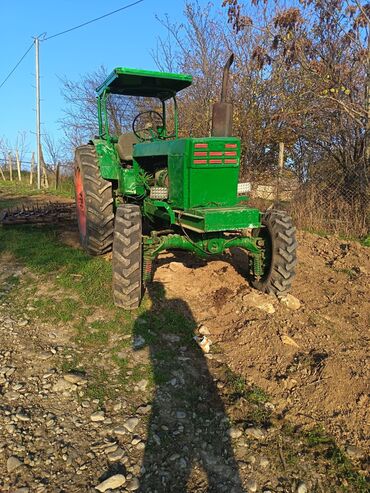 Traktorlar: Yaşıl rəngli təkərli kənd təsərrüfatı traktoru - Güclü dizel — 5