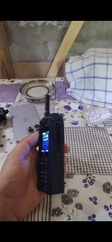UHF/VHF əl radiostansiya (walkie-talkie tipli telefon-klaviatura ilə)