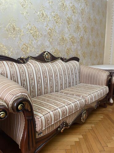 Manometers: Klassik divan, Divan, Açılmayan
