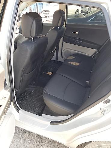 kia salony: Kia cee’d hatchback - Kuzov: 5 qapılı hatchback, gümüşü rəng - Salon — 3