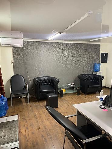 Аренда помещений свободного назначения: Небольшое отдельно стоящее коммерческое помещение с витражными окнами — 4