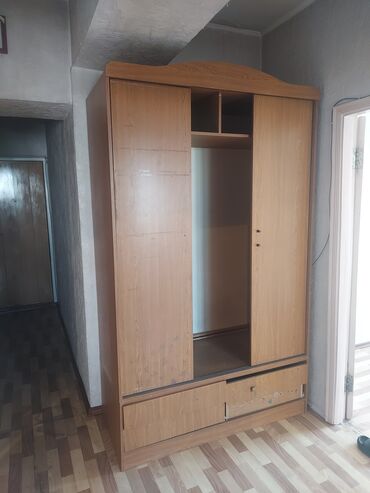 румынская мебель бу: Кийим салуучу шкаф, Колдонулган, Түз, Жыгач