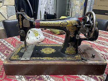 kiçik maşınlar: Mexaniki tikiş maşını – əl fırlatmalı, çuqun gövdəli klassik model — 1
