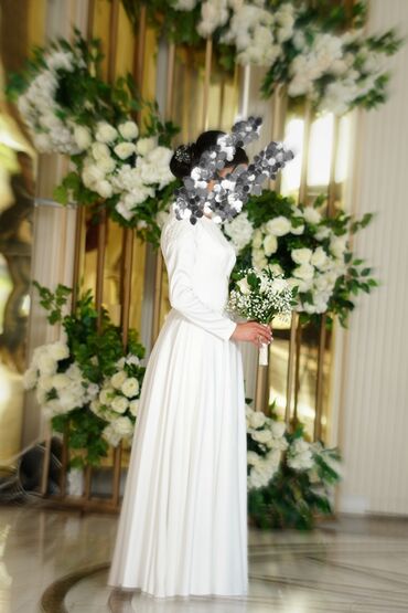 Свадебные платья: Минималистичное платье цвета айвори. Одевала один раз на свадьбу