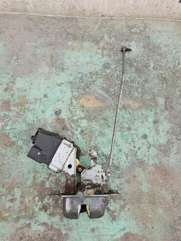 Замки: Замок багажника Subaru 1995 г., Б/у, Оригинал, Германия — 5