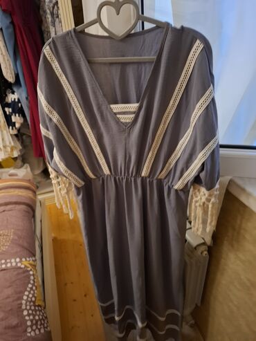 Gündəlik donlar: Ağ rəngdə, qara çiçək naxışlı, uzunqol qadın midi donu. Donun V — 9