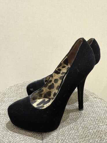 у настоящей женщины должна быть сумочка из италии: Туфли, 35.5, Dolce & Gabbana, Колдонулган, түсү - Кара, Өзү алып кетүү