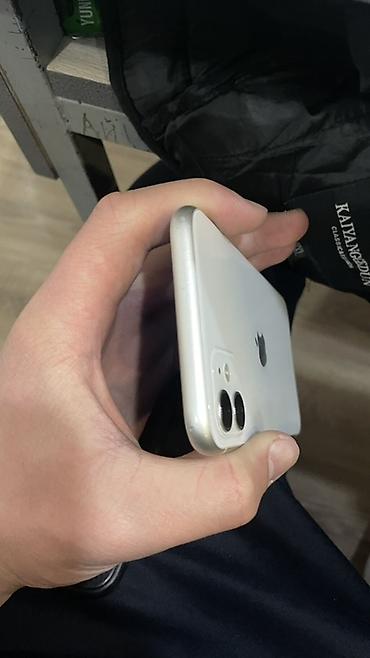 Apple iPhone: IPhone 11, Б/у, 128 ГБ, Белый, Чехол, 74 % — 11