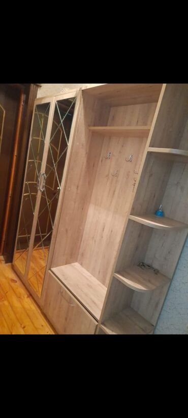 İşlənmiş, Düz dolab, Dəhliz dolabı