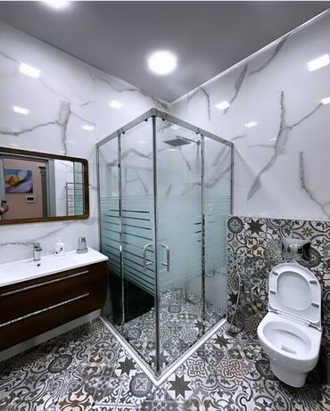 hamam tavanları: Bu, müasir hamam otağı üçün nəzərdə tutulmuş künc duş kabinəsidir