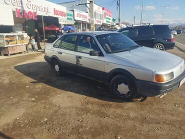 срочно продаю в связи с переездом: Volkswagen Passat: 1988 г., 1.8 л, Механика, Бензин, Седан