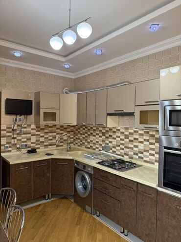 Uzunmüddətli kirayə mənzillər: Mənzilin təqdimatı - Geniş və işıqlı salon: iri panoram pəncərə — 21