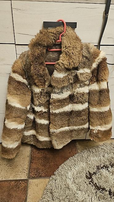 Krzneni kaputi: Ženska bunda/kaput od pravog krzna, kratkog kroja (dužina do kukova) — 11