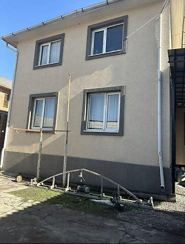 Продажа коттеджей и домов: 📢 **Продаётся дом (2-этажный)** 📍 Бишкек, ул. Молодая Гвардия – — 15