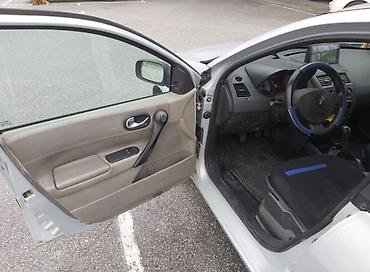 navigacija za auto cena: Megan mk2 2003 1.6 benzinac braon sto je na branicima je git da popuni — 4