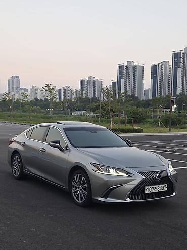 Lexus — центральная консоль и интерьер с премиальным функционалом
