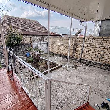 Həyət evi alıram: Satılır: həyət evi - Geniş həyətli, bir mərtəbəli ev. Evin önündə — 15