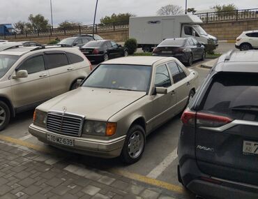 maşın mercedes: Mercedes-Benz E 220: 2.2 l | 1986 il Sedan