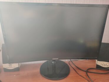 Kompüter və noutbuk aksesuarları: Ofis və ya ev istifadəsi üçün uyğun, qara rəngli Samsung monitor. Düz