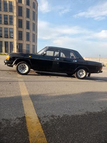 Avtomobil satışı: QAZ Volga 3129, qara rəng. Klassik sedan kuzov, xrom ön barmaqlıq — 5