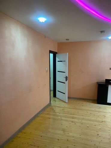 Anbar və emalatxanalar: 8Noyabr prospektində, Əbilov adlanan küçədə belə bir səliqəli həyət — 12