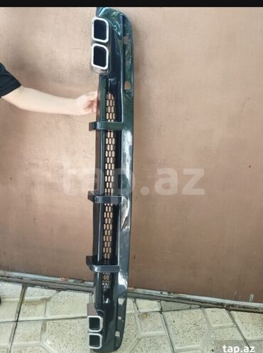 Digər avtomobil ehtiyat hissələri: Avtomobilin arxa hissəsinə quraşdırılan bu qara rəngli diffuzor, alt