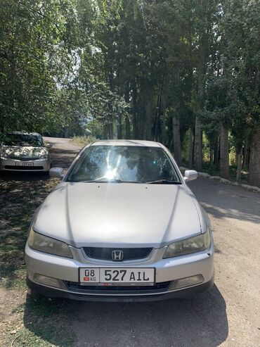 домкрат для машины цена: Серебристый седан Honda Accord оснащенный литыми дисками. Автомобиль