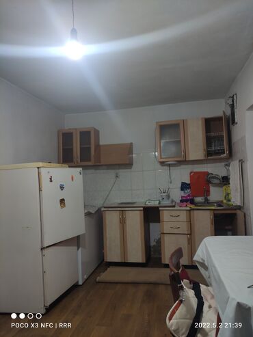 дом в районе восточного автовокзала: Полдома, 39 м², 3 комнаты, Косметический ремонт