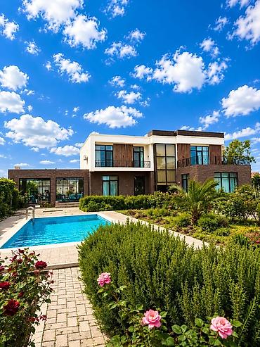 дом с бассейном: Müasir memarlıqda, geniş həyətə sahib iki mərtəbəli villa. - Hovuz — 9