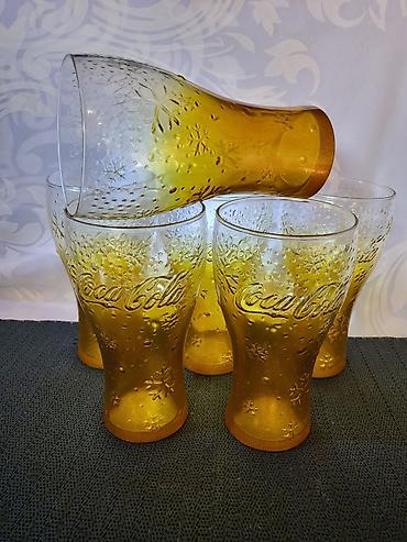 Čaše: Case nove Coca Cola. Case nove,sve na njima odsjaj od — 6