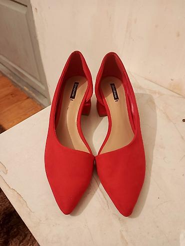 shoes: Qırmızı qadın tuflisi coox Baha alinib 1 dede geylib bir nece saatliq — 1