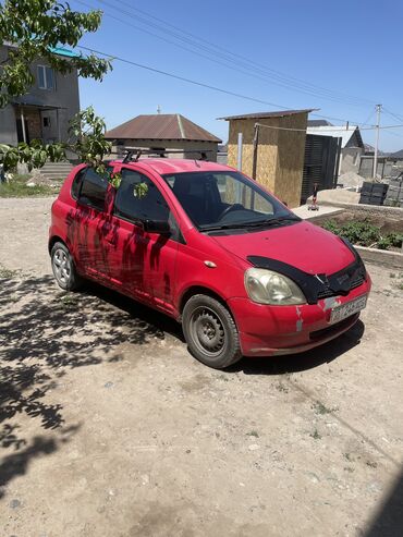 Toyota: Toyota Yaris: 1990 г., 1.3 л, Механика, Бензин, Седан