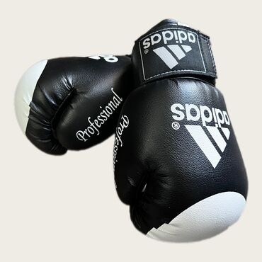 боксерские груши: Боксёрские перчатки . Передаю м.28 мая. 
Интересует пишите на WhatsApp