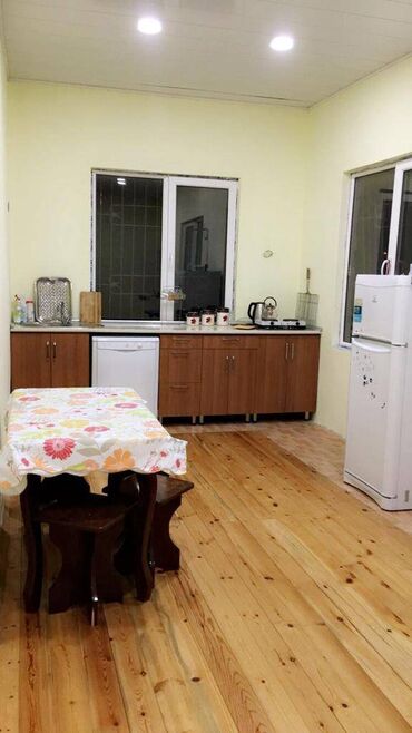 Bağ evlərinin kirayəsi: Pirşağı qəs., 110 kv. m, 4 otaqlı, Hovuzlu, Kanalizasiya, Kombi, Telefon — 2