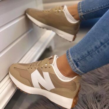 Patike: New balance 327 patike

Novo
Brojevi 36 do 41