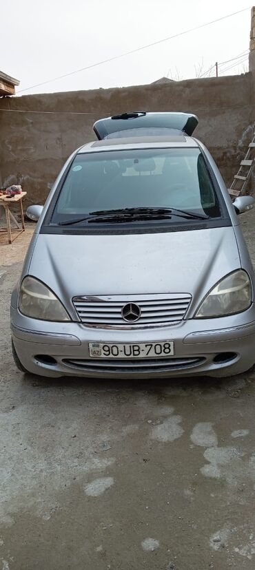 Tulumlar: Mercedes-Benz A-Class (W168) kompakt hetçbek - Kuzov: 5 qapılı, gümüşü