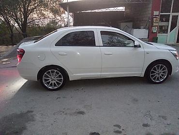 Продажа авто: Chevrolet Cobalt sedan - Kuzov: 4 qapılı sedan, ağ rəng - Mühərrik — 5