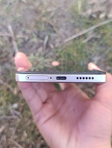 Другие мобильные телефоны: Смартфон с большим безрамочным дисплеем с отверстием под фронтальную — 10