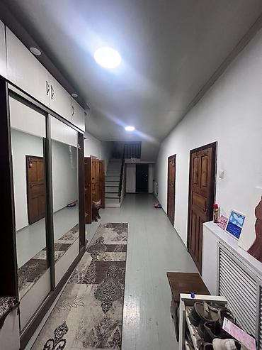 Продажа коттеджей и домов: Продаю дом район Кудайбергена по ул.Маданият . 2 этажа кирпичный, на 1 — 3