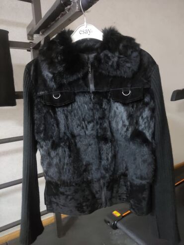 весенняя куртка размер м: Комбинированная куртка кофта мех натуральный размер 44-46 цена:200сом