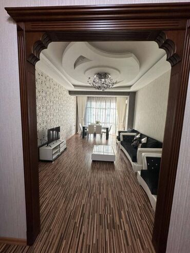 Uzunmüddətli kirayə mənzillər: 28 May metrosu Jalə Plazada mənzil kirayə verilir. Mərtəbə 16/12 Ümumi — 1